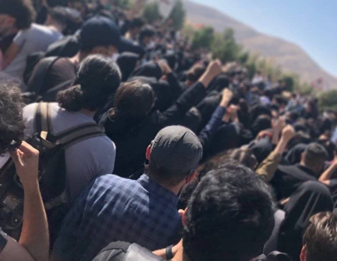 Khamenei commet un nouveau crime contre l'humanité en tuant des fidèles après la prière qui protestaient à Khash