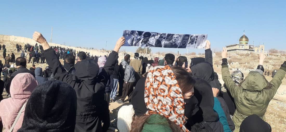 Des 40e jours de deuil, des affiches de Soleimani brûlées et des slogans de nuit pour le 106e jour du soulèvement