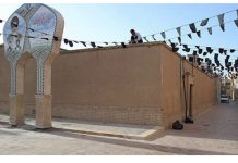 De jeunes insurgés font exploser à Qom la maison de Khomeiny, tyran sanguinaire honni