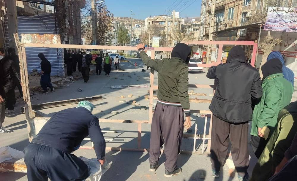 Au 107e jour du soulèvement, un jeune abattu par les pasdarans à Javanroud dans une commémoration de martyrs