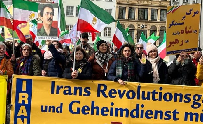Munich : Le député français Jan Piere Brard met en garde contre l'ingérence étrangère dans la révolution iranienne