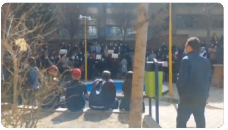 Manifestations d'enseignants et de parents d'élèves empoisonnées à Téhéran et ailleurs