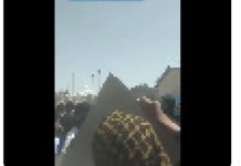 Manifestation à Zahedan avec des slogans et des pancartes « à bas Khamenei »