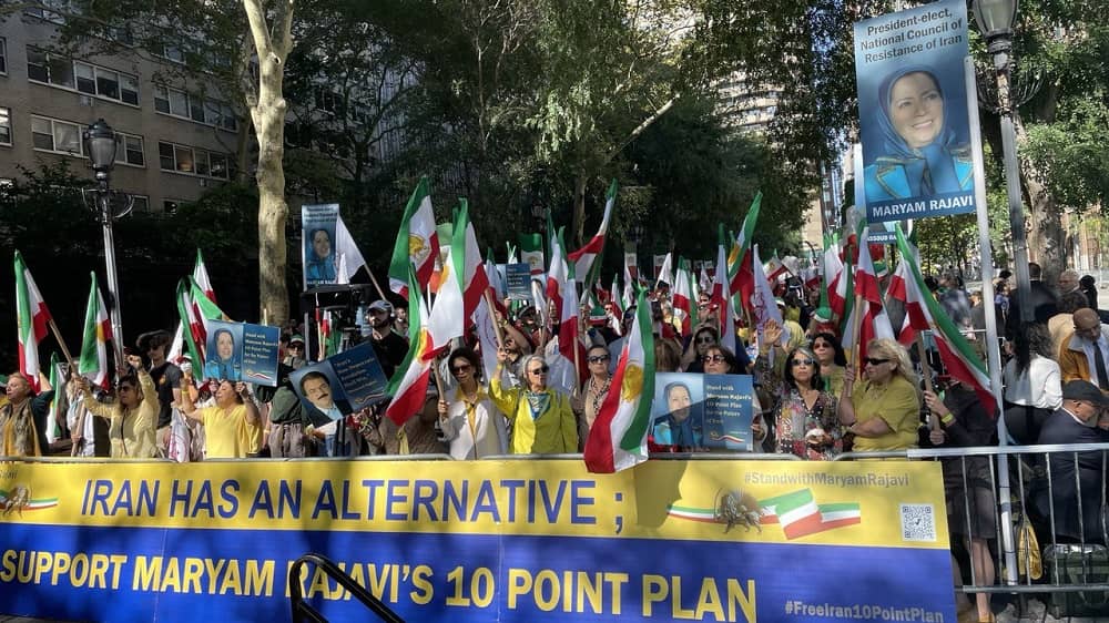 Mme Maryam Radjavi dans le New York Post : L’Iran au bord de la rébellion 