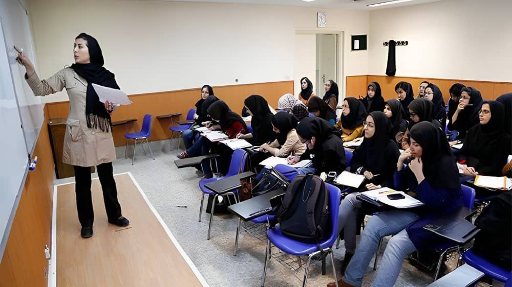 Plus de 32 000 professeurs associés licenciés de l'université Azad d'Iran