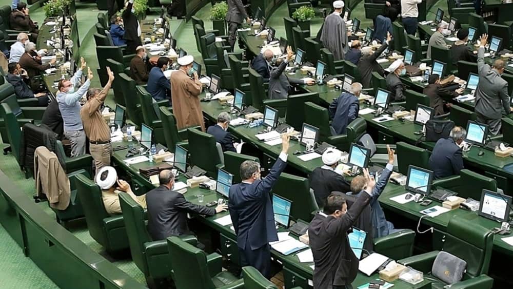 Les députés du parlement iranien alertent au sujet d’un effondrement économique 