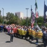 Les retraités et les travailleurs descendent dans la rue pour exiger la justice économique