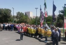 Les retraités et les travailleurs descendent dans la rue pour exiger la justice économique