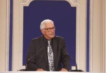 Kenneth Lewis l’avocat des Moudjahidine au procès historique d’Hamid Noury