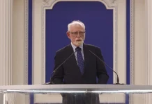 Iran : Steven Schneebaum dénonce les procès truqués de Téhéran contre l’OMPI lors d’une conférence à Paris