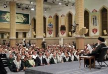 Le guide suprême des mollahs tente de justifier les crimes de son régime en Iran