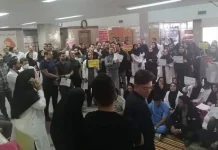 Protestations du personnel médical et universitaire en pleine crise économique