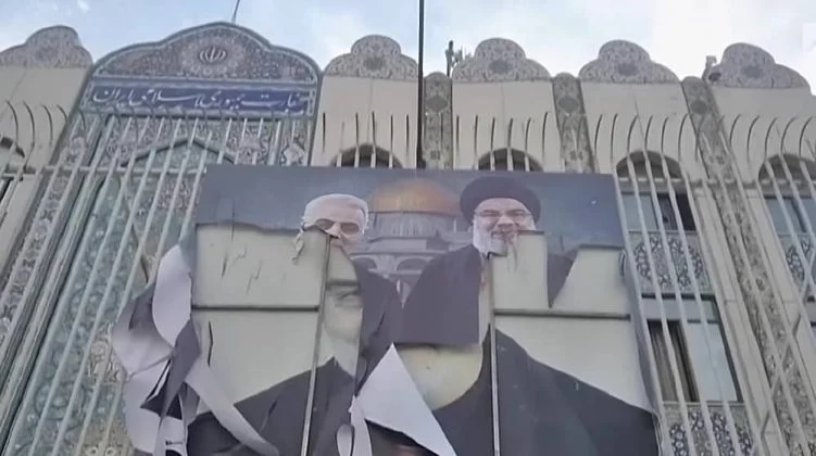 Les responsables iraniens réagissent à la chute du régime syrien ; inquiétudes et angoisse stratégique