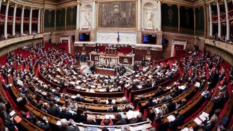 Le Parlement français demande à l’UE de désigner le CGRI et le Bassdij comme des organisations terroristes