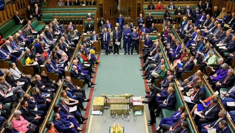 Un rapport du Parlement britannique souligne la diminution de l’influence du régime au Moyen-Orient