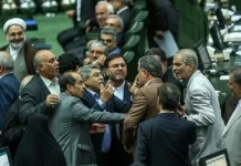 Les factions dirigeantes iraniennes s’affrontent sur fond de contexte de crise économique