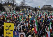 Des milliers de sympathisants du CNRI à Paris pour commémorer la révolution de 1979 en Iran