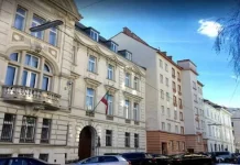 Der Standard dévoile les liens douteux de l’avocat Ramin Mirfakhrai avec le régime en Iran