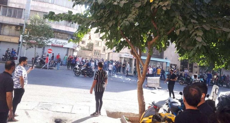 Le régime iranien craint une explosion sociale dans un contexte de crises économiques et sociales