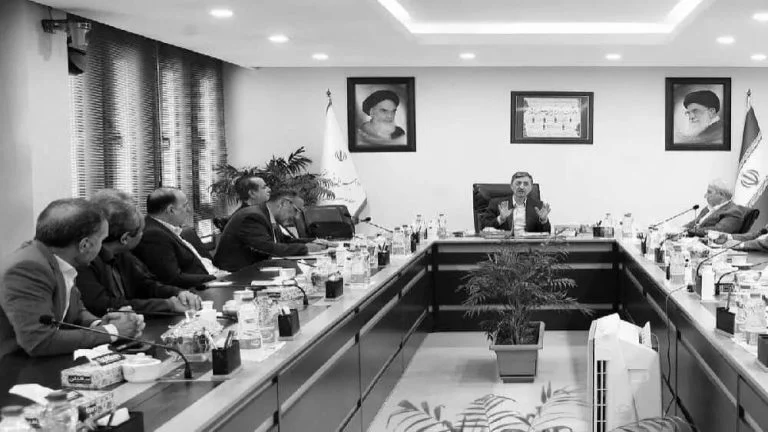 Comment l'empire économique de Khamenei a saisi le géant iranien des télécommunications et pillé les retraites des retraités