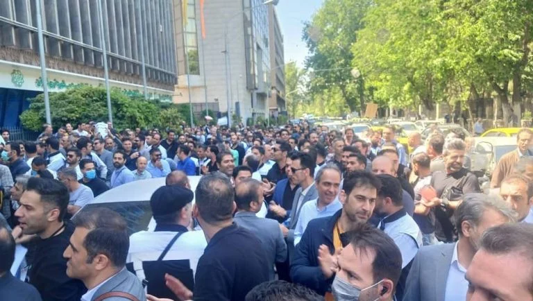 Iran : Retraités et travailleurs protestent contre les injustices économiques