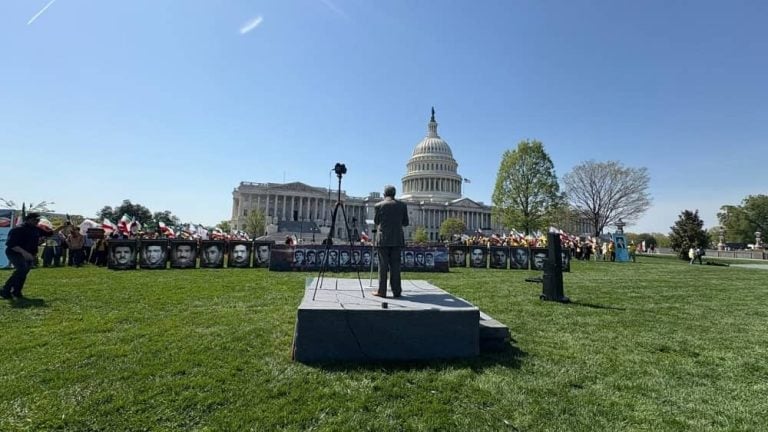 Rassemblement au Capitole en hommage aux héros tombés sous le chah et les mollahs en Iran