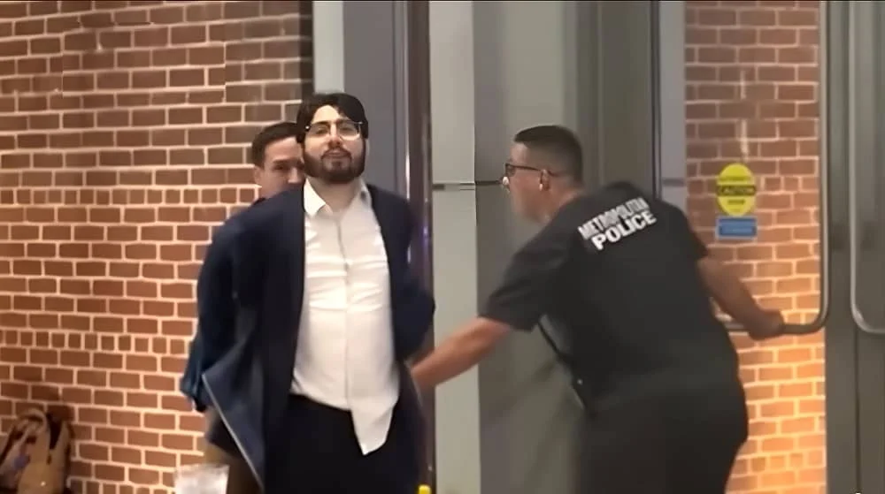 Iran : le régime recourt à la violence pour afficher une force qu'il n'a plus