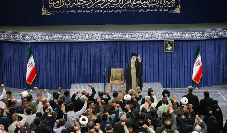 Alors que les familles sont en deuil, Khamenei de contenir l'indignation publique