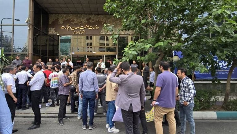 Des manifestations éclatent en Iran sur fond de difficultés économiques