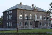 Une majorité de députés du Parlement islandais soutient le changement démocratique en Iran