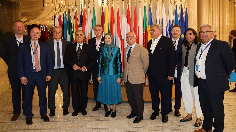 Maryam Radjavi intervient au Parlement européen sur la politique iranienne