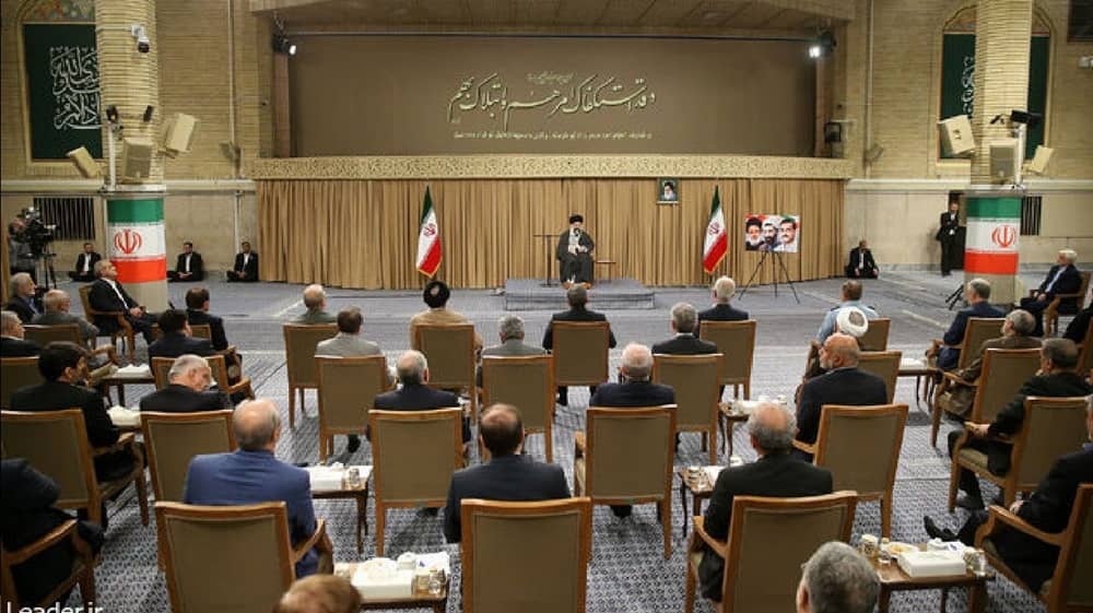 Les tensions économiques et les craintes de troubles en Iran alimentent la volonté de Khamenei de contrôler le discours