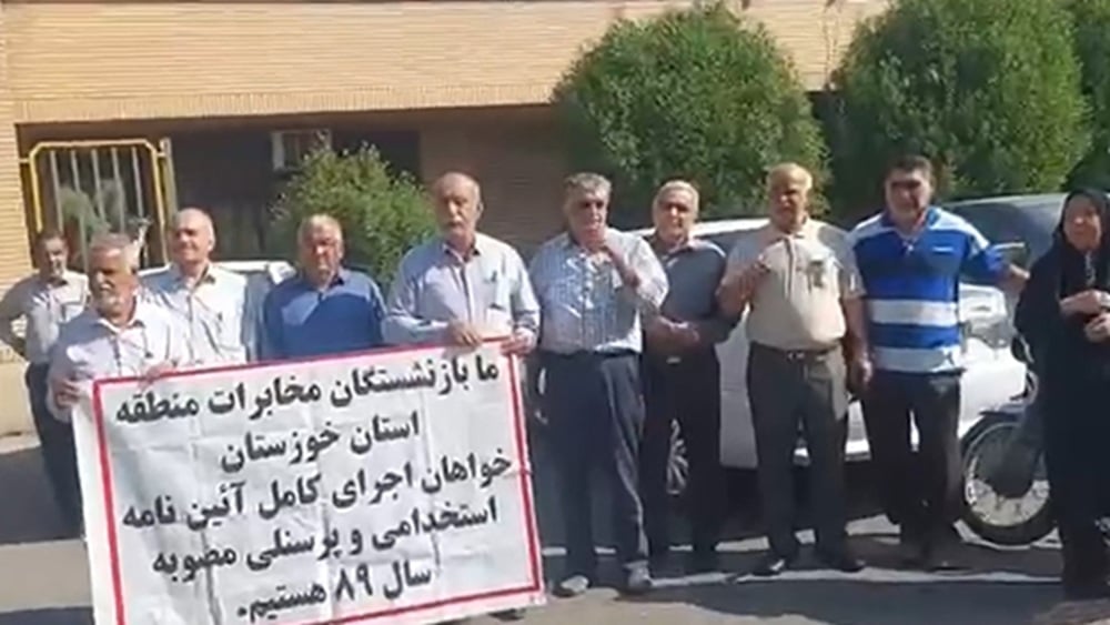 Travailleurs, étudiants et retraités manifestent à travers l'Iran en pleine crise économique