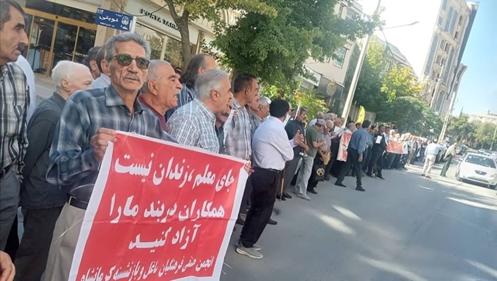 Dans l'économie iranienne en ruine, les travailleurs luttent pour survivre avec des salaires inférieurs au seuil de pauvreté