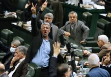 Les factions dirigeantes iraniennes rongées par les luttes intestines, sur fond de ruine économique et de colère populaire