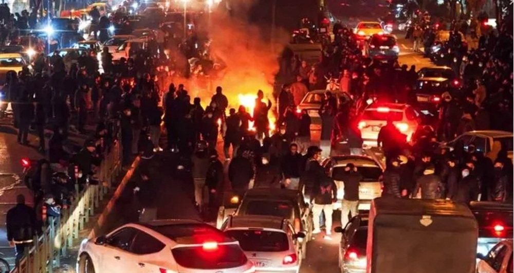 Le régime iranien admet des milliers de morts alors que la résistance continue