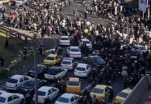 Affrontements entre la jeunesse rebelle et les forces répressives dans des dizaines de villes, le cinquième jour du soulèvement, et la mort de plusieurs insurgés