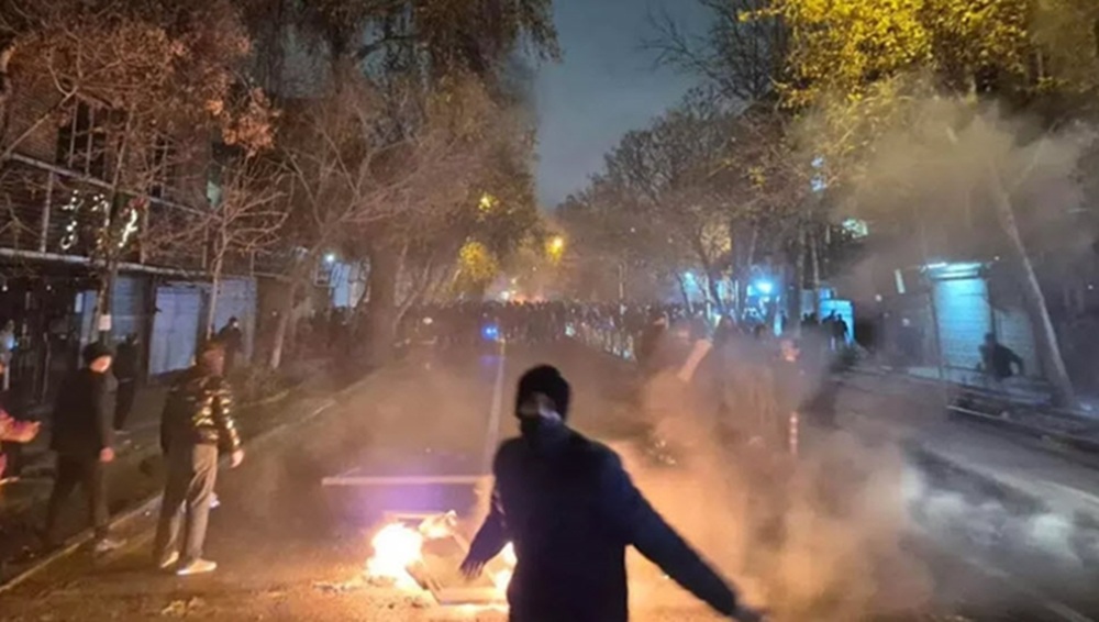 Le soulèvement audacieux des universités, le soulèvement du peuple d'Abdanan et l'écho du slogan de renversement à l'occasion du 40e jour du deuil des martyrs