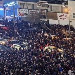 À Mashhad, des étudiants transforment un mémorial en manifestation