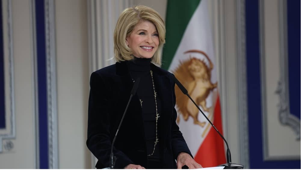 Ambassadrice Carla Sands : L’égalité des femmes en Iran exige le rejet de la monarchie et de la théocratie