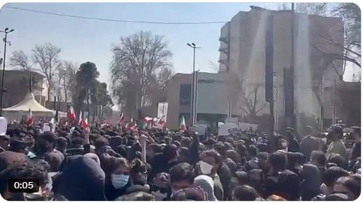 Manifestations étudiantes à grande échelle pour la deuxième journée consécutive dans les universités d’Iran