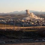 La détention sous les bombardements de prisonniers, en particulier de détenus politiques, est un crime aggravé mettant leur vie en danger