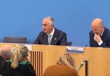 La conférence de presse de Reza Pahlavi à Berlin : un aperçu de sa position