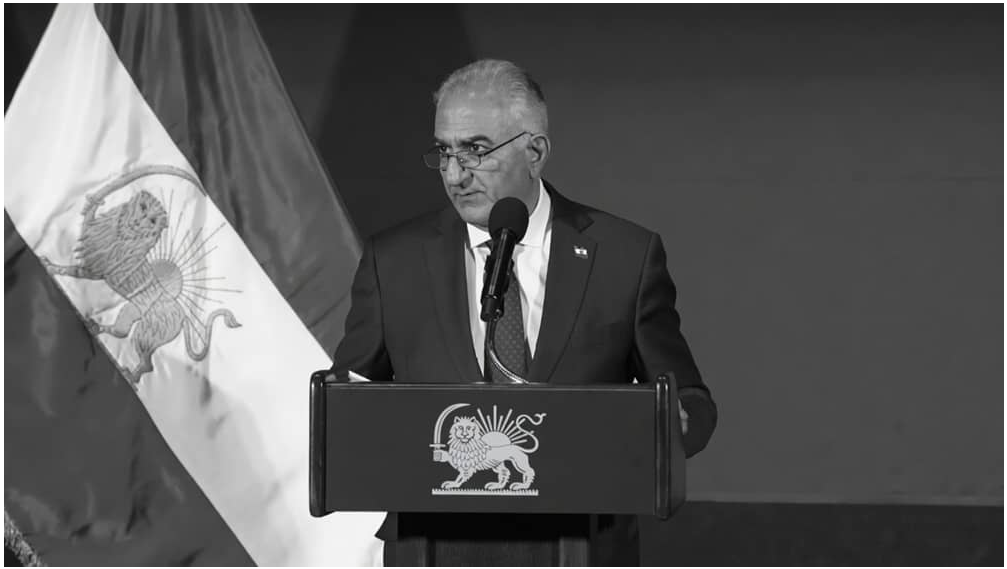 Le Nouvel Obs : Une enquête dépeint l’ascension de Reza Pahlavi comme médiatique, soutenue par l’étranger et de plus en plus extrémiste