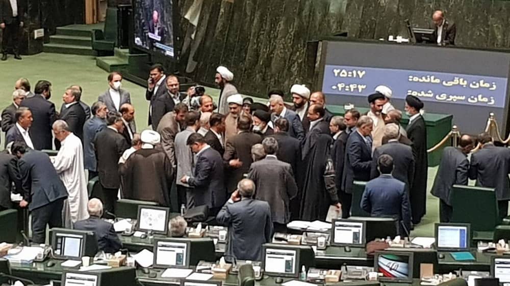 Iran : luttes intestines au sein de l'élite, effondrement économique et défaillances infrastructurelles, sur fond de cessez-le-feu fragile