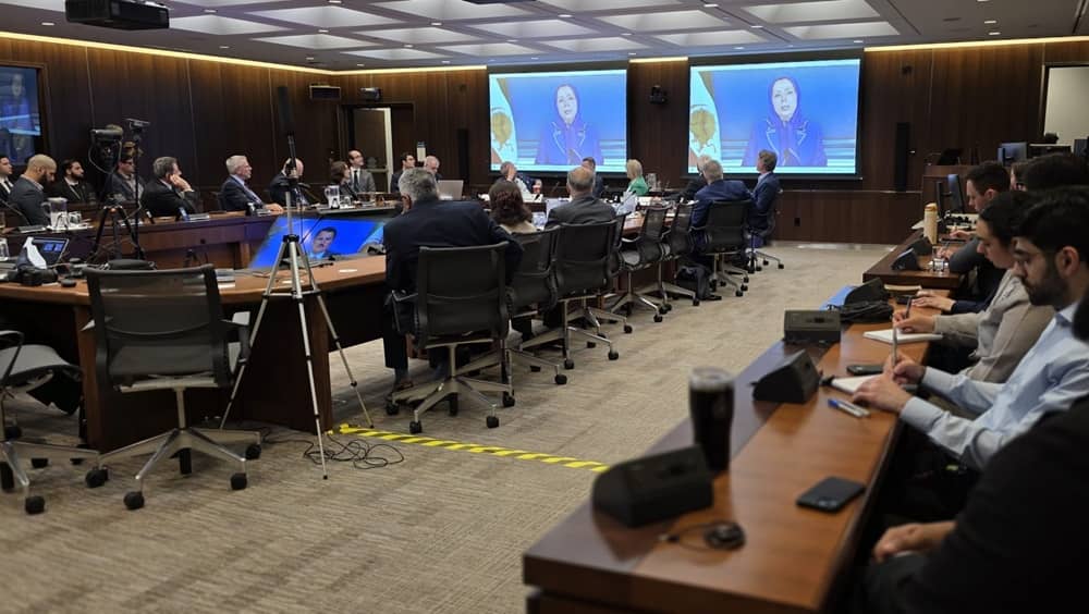 Des parlementaires et experts canadiens soutiennent l'alternative démocratique du CNRI pour mettre fin à la tyrannie cléricale et rejettent la monarchie