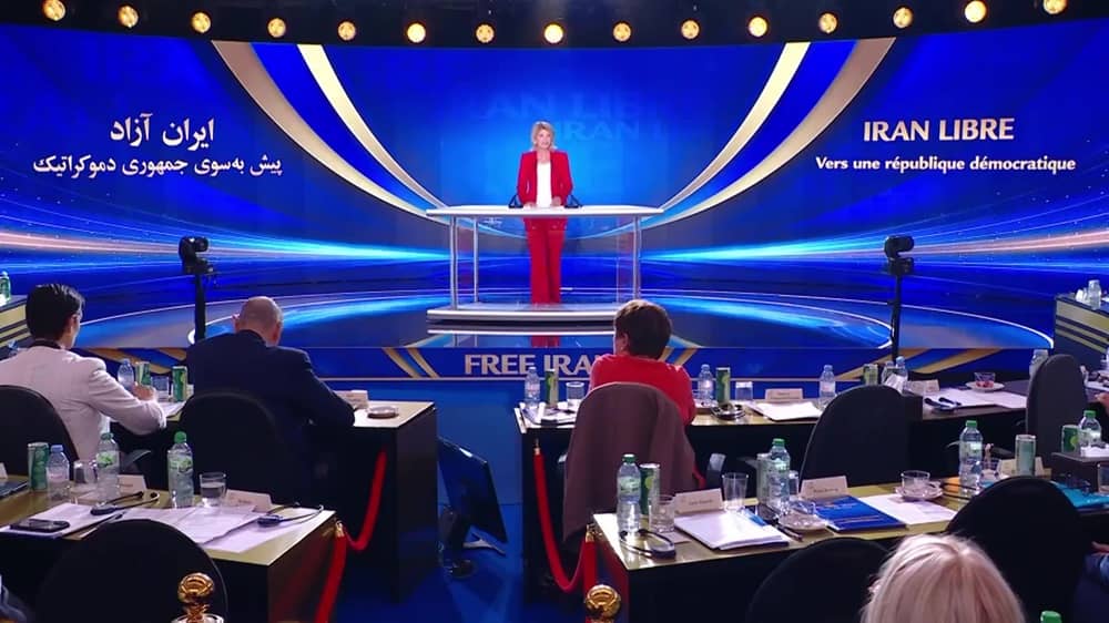 Carla Sands critique le fils du Shah et soutient la « troisième voie » de Maryam Radjavi pour un changement démocratique