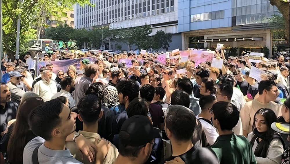 Étudiants et travailleurs iraniens manifestent sur fond d'inflation record depuis 80 ans