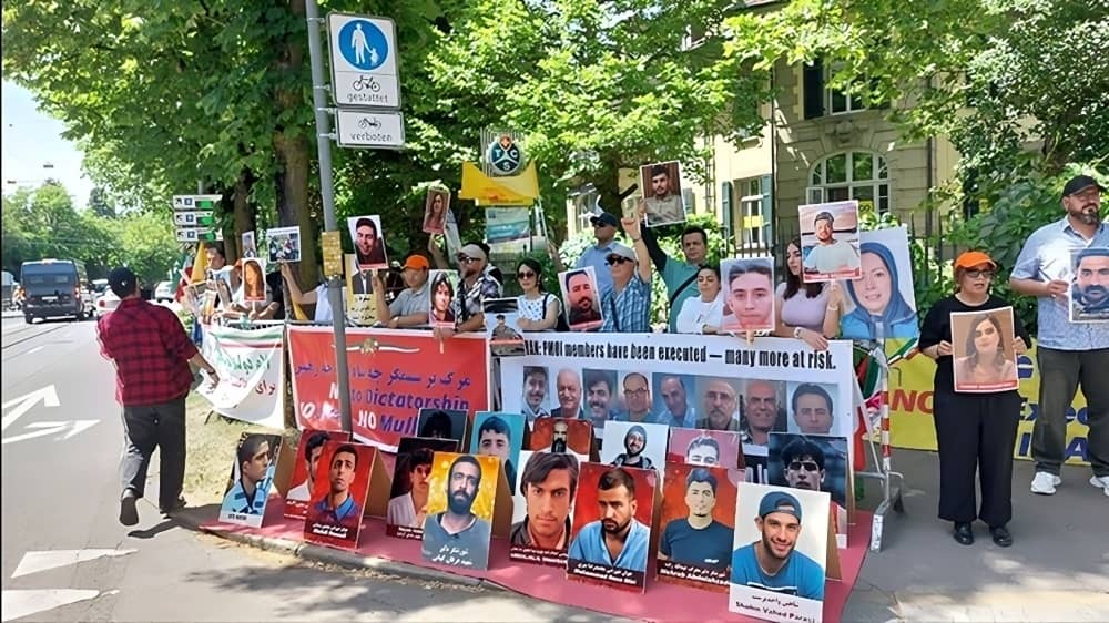 De Berlin à Vancouver, des dissidents iraniens coordonnent des manifestations mondiales en amont d'un rassemblement crucial à Paris