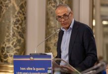 Carlo Cottarelli appelle à un soutien international pour le changement démocratique en Iran lors d’une conférence à Rome
